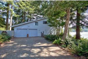 photo 1 of 1650 NE Lake Cove Dr, Lincoln City, OR 97367