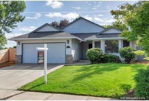 photo 1 of 2584 Jamestown St, Woodburn, OR 97071