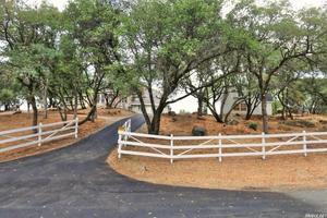 photo 1 of 9675 Junewood Ln, Loomis, CA 95650