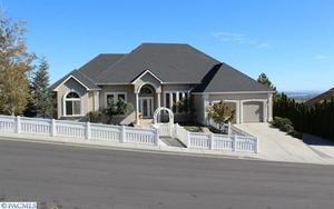 photo 1 of 1220 Glenwood Ct, Richland, WA 99352