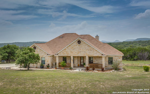 photo 1 of 464 Mustang Pass, Bandera, TX 78003
