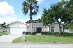 photo 1 of 1902 Glen Lakes Cir N, Saint Petersburg, FL 33702