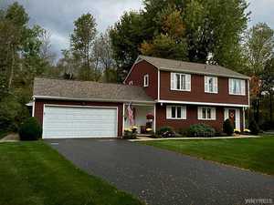 photo 1 of 23 Kingsbrook Ct, Amherst, NY 14051