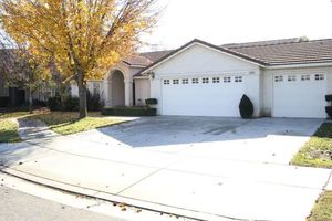 photo 1 of 15685 Wooten Ct, Kerman, CA 93630