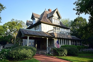photo 1 of 225 Longcommon Rd, Riverside, IL 60546