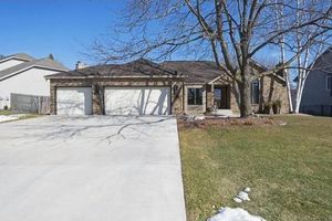 photo 1 of 4190 Willow Wood Dr, Vadnais Heights, MN 55127