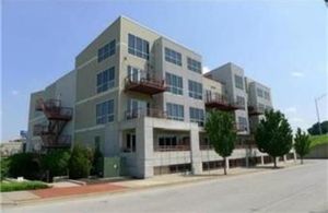 photo 1 of 522 Locust Ln Unit 404, Kansas City, MO 64106