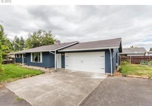 photo 1 of 33828 SE Oak St, Scappoose, OR 97056