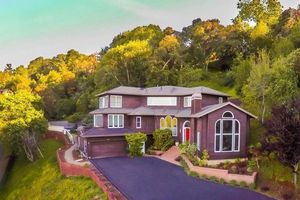 photo 1 of 183 Vista Verde Way, Portola Valley, CA 94028