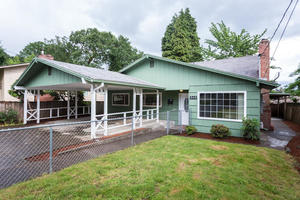photo 1 of 345 W Fairfield St, Gladstone OR 97027
