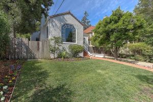photo 1 of 470 Myrtle St, Redwood City, CA 94062