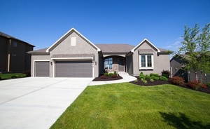 photo 1 of 9416 Pinnacle St, Lenexa, KS 66220