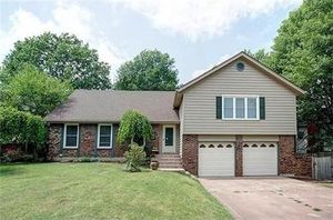 photo 1 of 9218 Grandview Dr, Overland Park, KS 66212