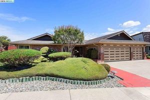 photo 1 of 2112 Lakeview Dr, San Leandro, CA 94577