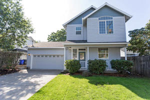 photo 1 of 135 W. Fairfield St, Gladstone OR 97027