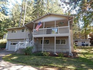 photo 1 of 999 S 71st St, Springfield, OR 97478
