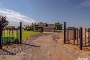 photo 1 of 240 Artesia Rd, Elverta, CA 95626
