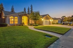 photo 1 of 2480 Kamm Ave, Kingsburg, CA 93631