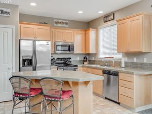 photo 1 of 1572 NE 10th Pl, Canby, OR 97013