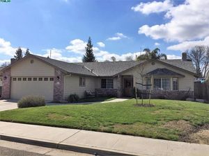 photo 1 of 229 S Wellington Pl, Porterville, CA 93257