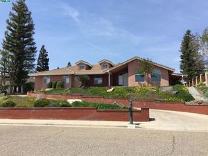 photo 1 of 575 N Crestview Cir, Porterville, CA 93257