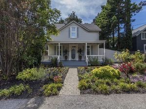 photo 1 of 14666 Oak St, Saratoga, CA 95070