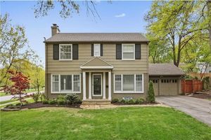 photo 1 of 1201 W 70th St, Kansas City, MO 64113