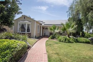 photo 1 of 41 N Corona Dr, Porterville, CA 93257