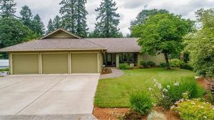 photo 1 of 2830 N Maple Ct, Canby, OR 97013