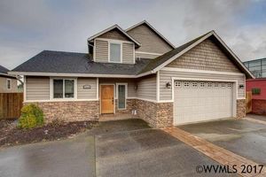 photo 1 of 1516 Meridian Dr, Woodburn, OR 97071