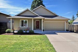 photo 1 of 1562 E 2nd St, Newberg, OR 97132