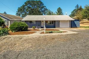 photo 1 of 425 S 8th St, Saint Helens, Oregon 97051
