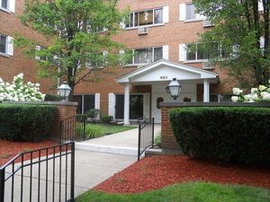 photo 1 of 950 Washington Blvd Apt 209, Oak Park, IL 60302