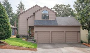 photo 1 of 7630 Ridgewood Dr, Gladstone, OR 97027