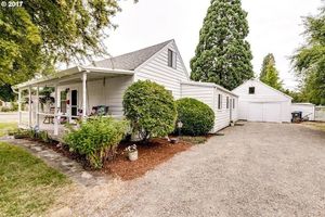 photo 1 of 1412 E St, Springfield, OR 97477