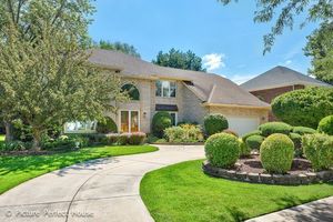 photo 1 of 6245 Squire Ln, Willowbrook, IL 60527