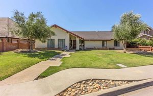 photo 1 of 652 S Boyd Dr, Kerman, CA 93630