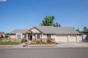 photo 1 of 4414 SE Sweetbriar Ln, Troutdale, OR 97060