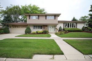 photo 1 of 10336 Cook Ave, Oak Lawn, IL 60453