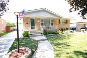 photo 1 of 5408 Oak Center Dr, Oak Lawn, IL 60453