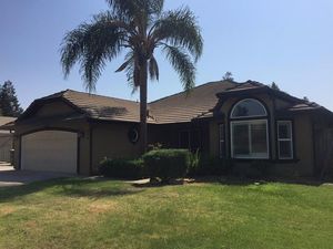 photo 1 of 212 W Elm Ave, Galt, CA 95632