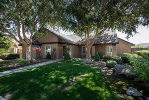 photo 1 of 622 S Boyd Dr, Kerman, CA 93630