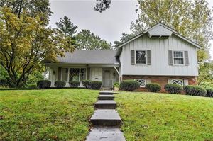 photo 1 of 9741 Aberdeen Dr, Overland Park, KS 66206