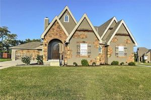 photo 1 of 1256 SW Arborcrest Cir, Lees Summit, MO 64082