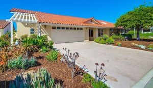 photo 1 of 933 Ridge Heights Dr, Fallbrook, CA 92028