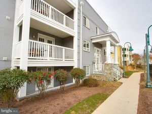 photo 1 of 4163 S Four Mile Run Dr Unit 301, Arlington, VA 22204