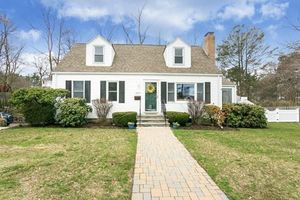 photo 1 of 1019 Greendale Ave, Needham, MA 02492