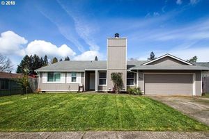 photo 1 of 605 E Foothills Dr, Newberg, OR 97132