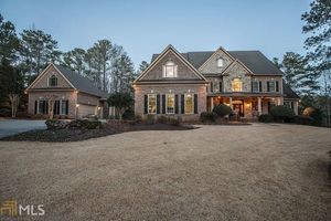 photo 1 of 1055 Stonegate Ct, Roswell, GA 30075