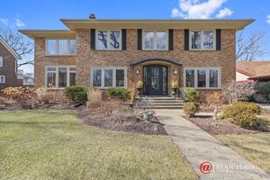 photo 1 of 424 Sunset Ave, La Grange, IL 60525